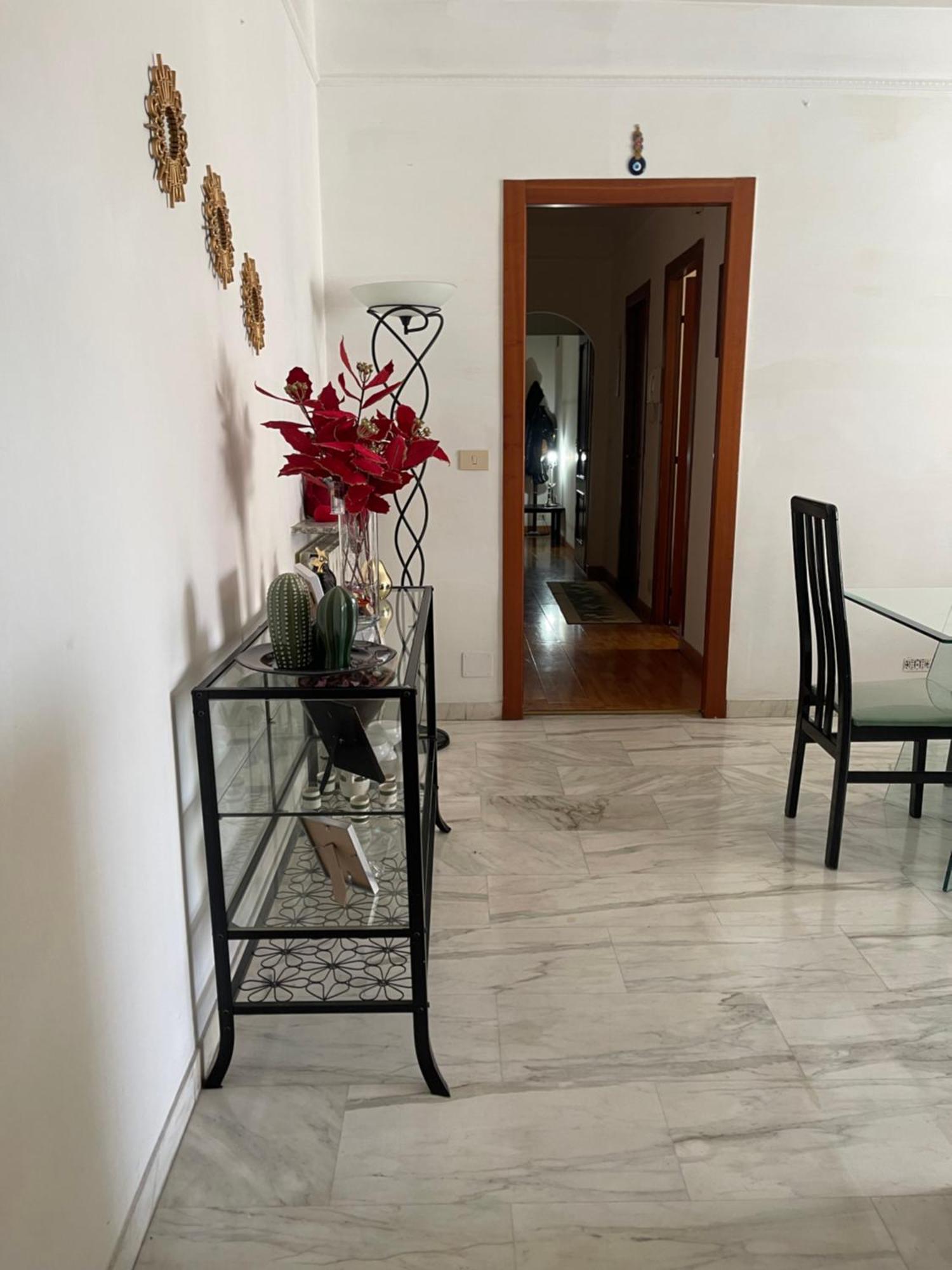 Exotic Apartment Rom